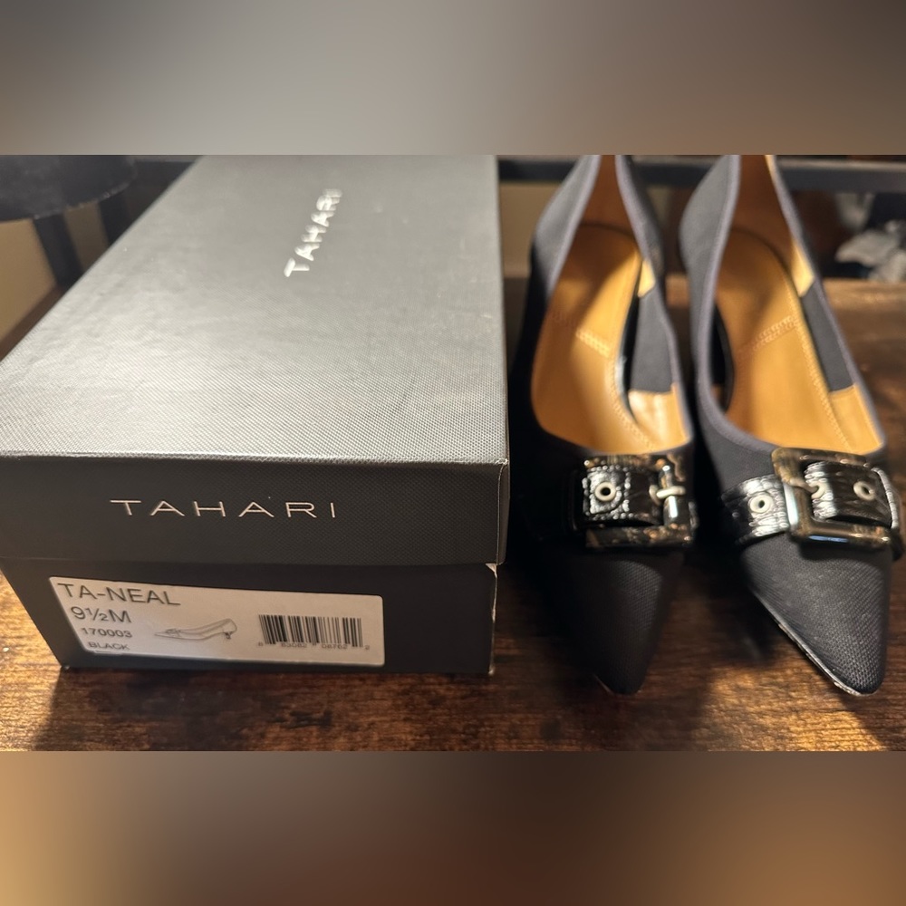 Women’s Tahari Ta-Neal heels with buckle